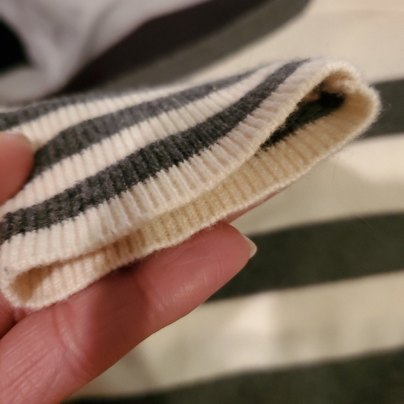 Aqua Cashmere sweater - Picture 5 of 7